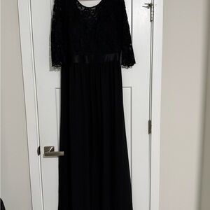 Elegant Black Lace Evening Gown